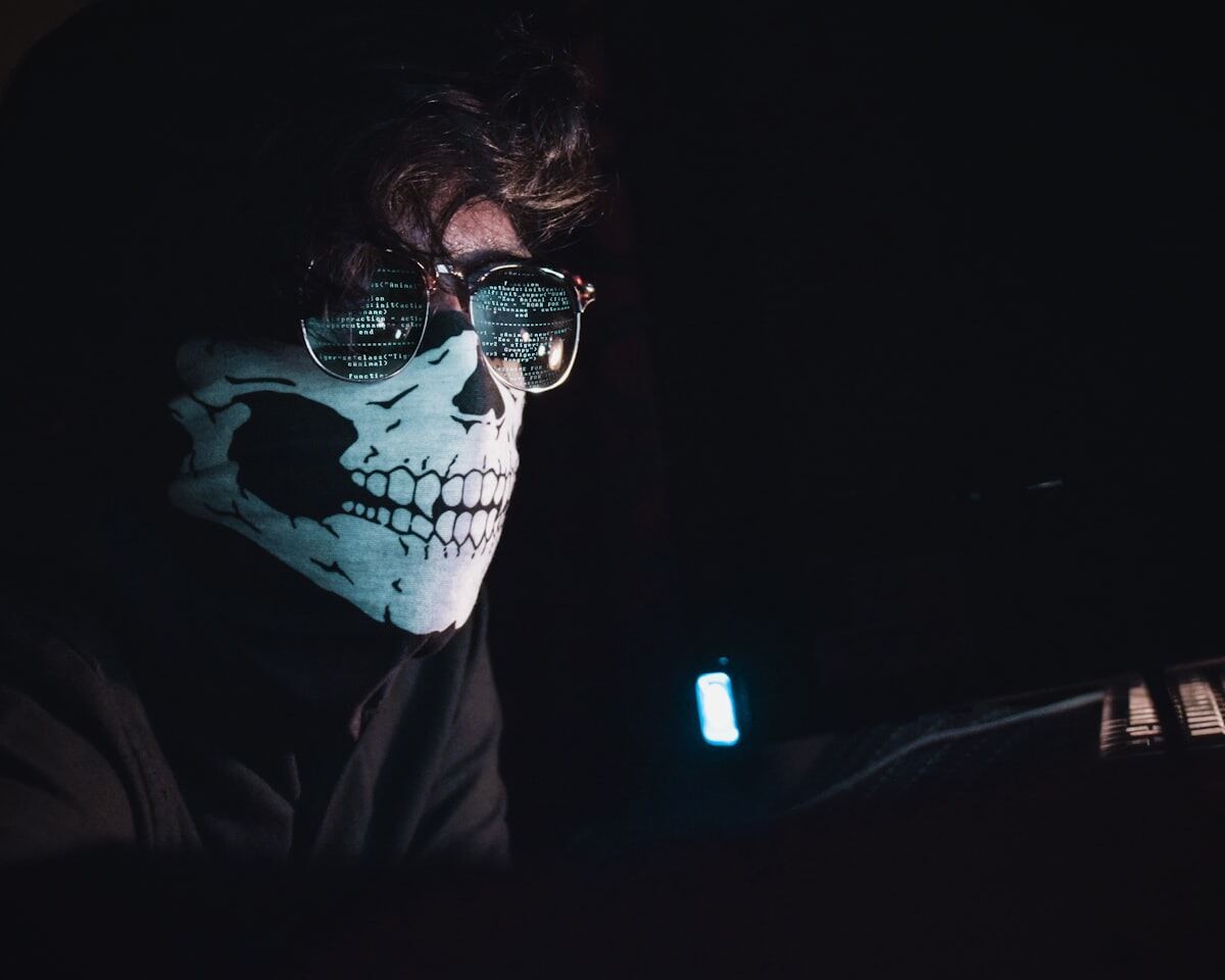 Cybercriminals Weaponize ChatGPT and Grok to Distribute AMOS Stealer on macOS